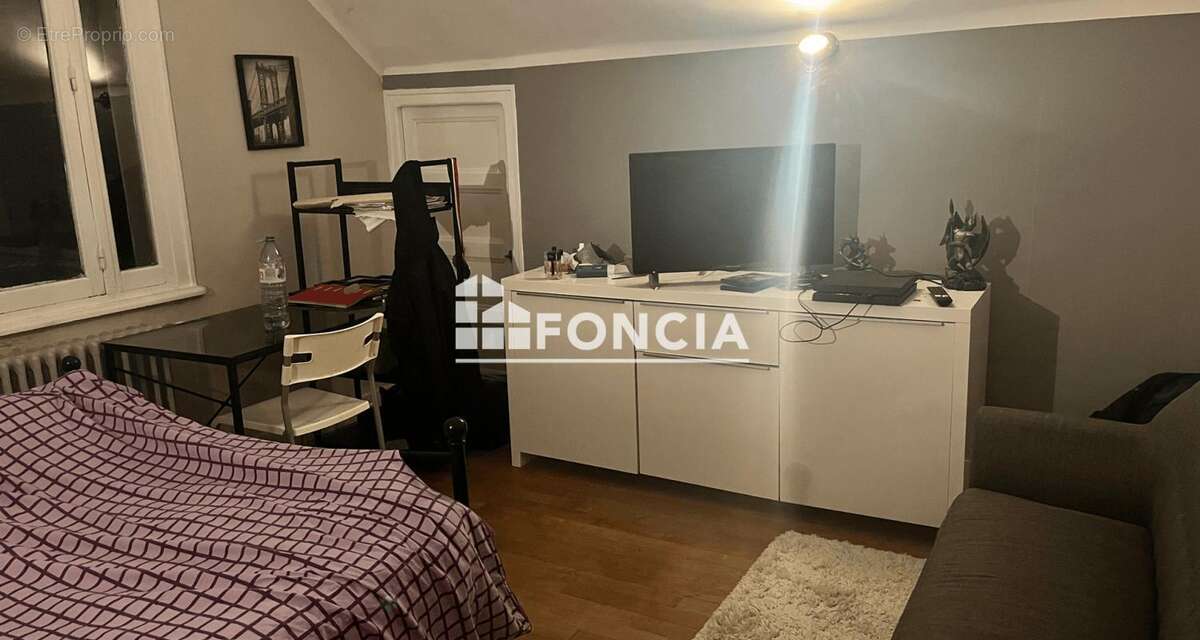 Maison individuelle de trois chambres idéalement située sur les hauteurs du quartier de Velotte - photo 5