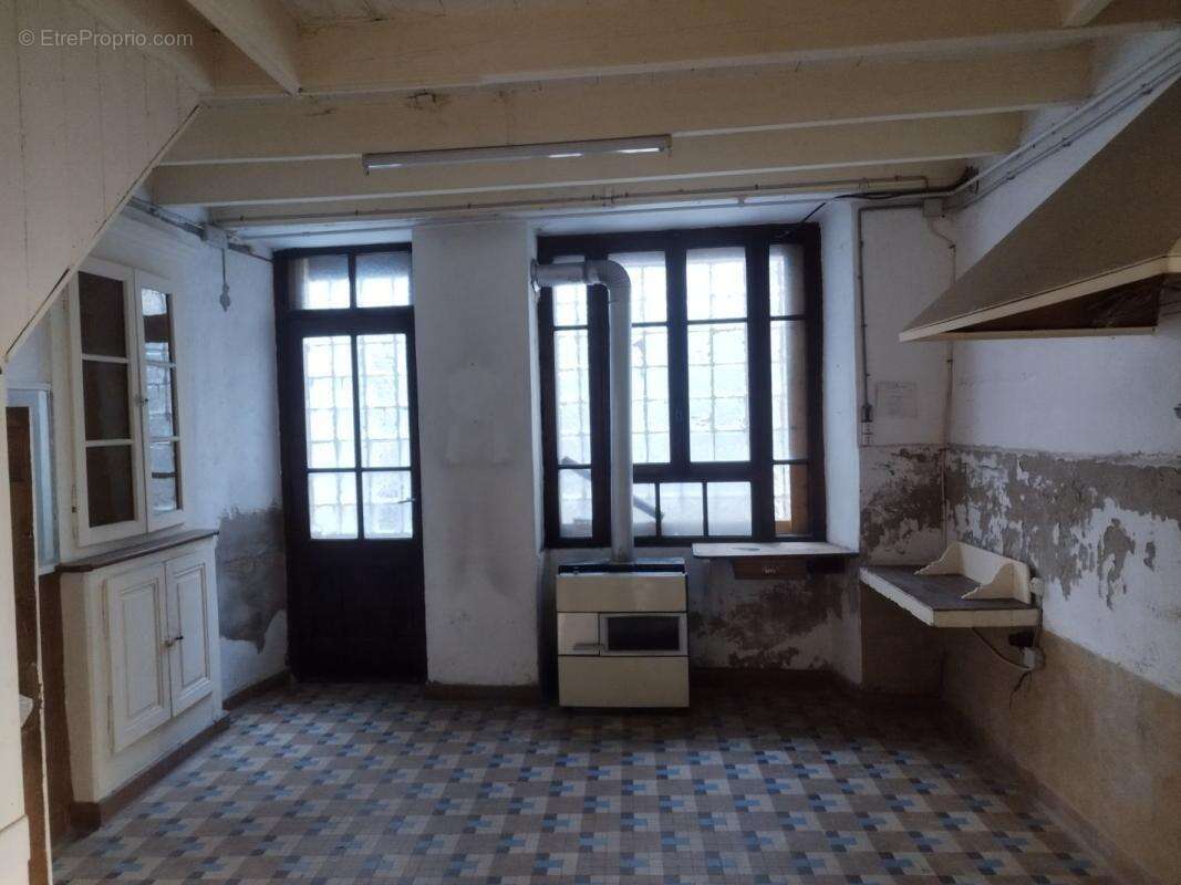 Maison à MACLAS