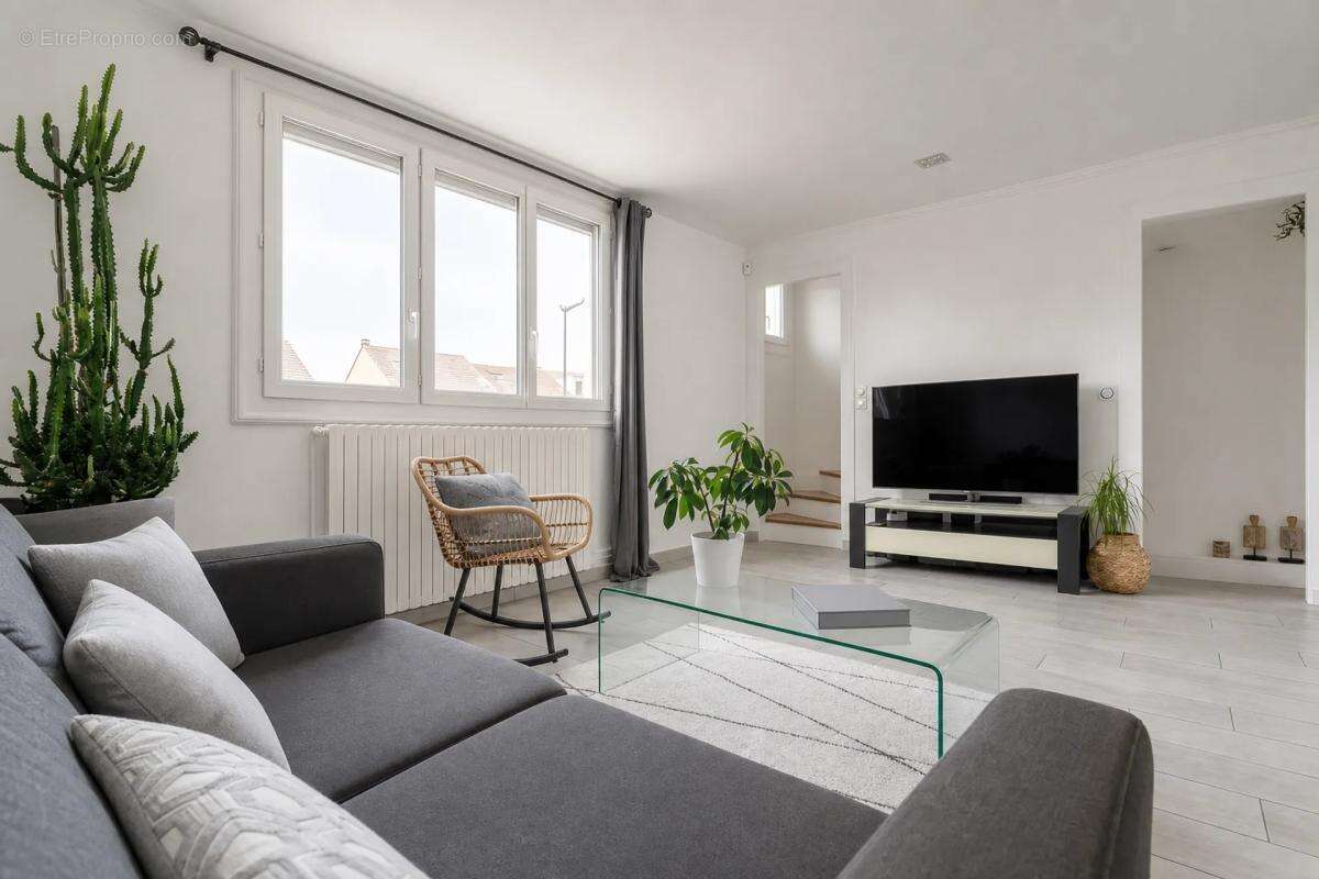 Maison rénovée 6 pièces 153 m² à Antony - photo 4