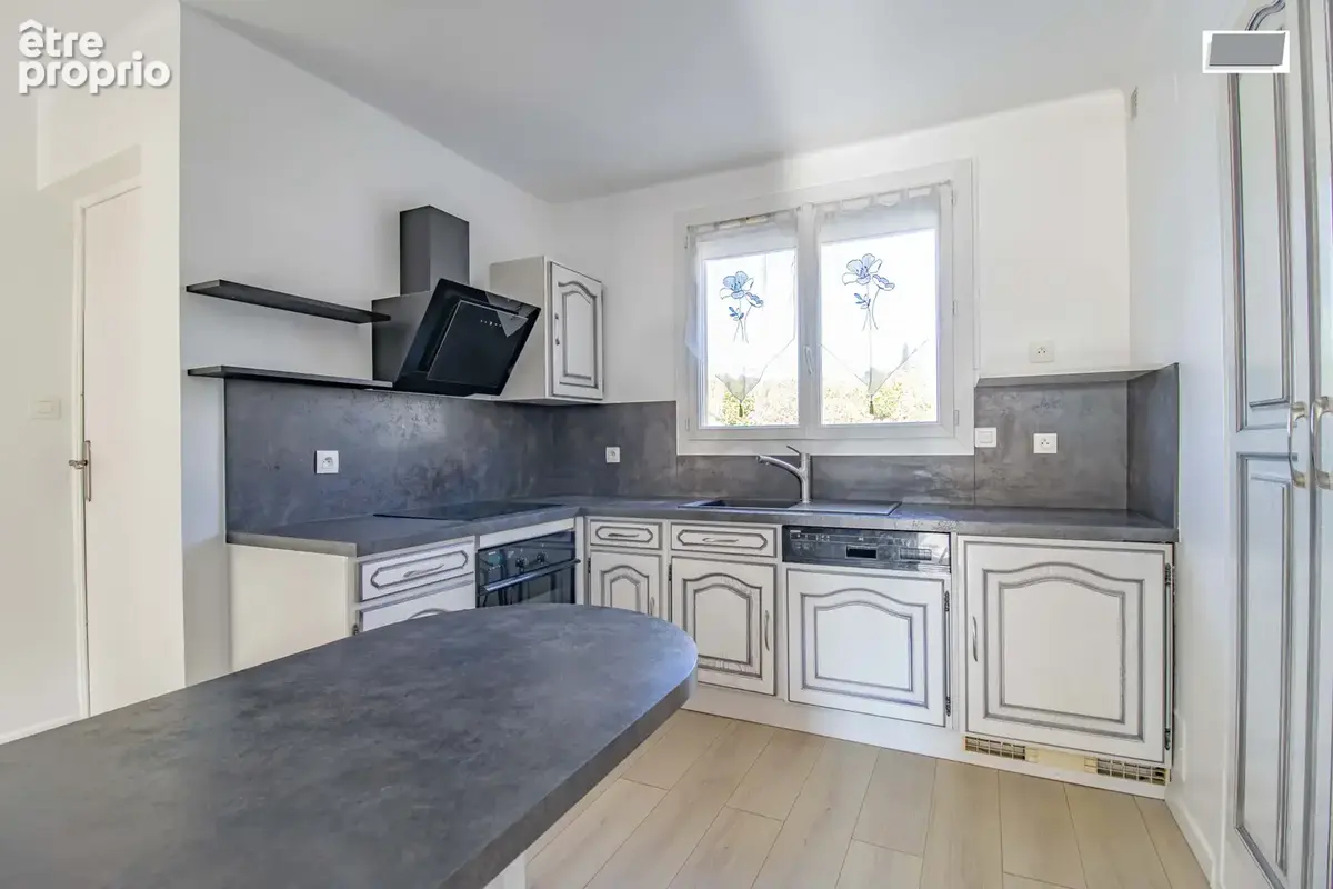 A vendre appartement t3 a hyeres avec terrasse et parking privatif - photo 4