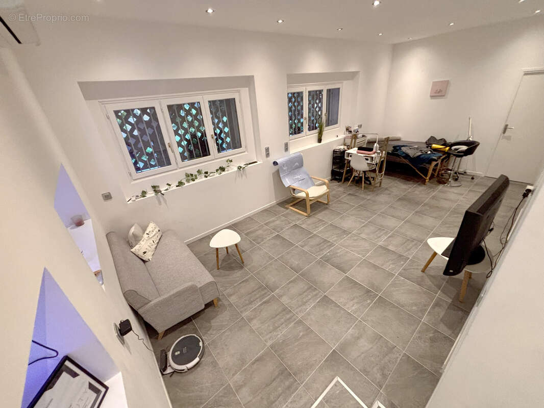 Commerce à LA TRINITE