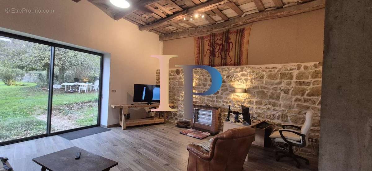 Maison à POUILLY-SOUS-CHARLIEU