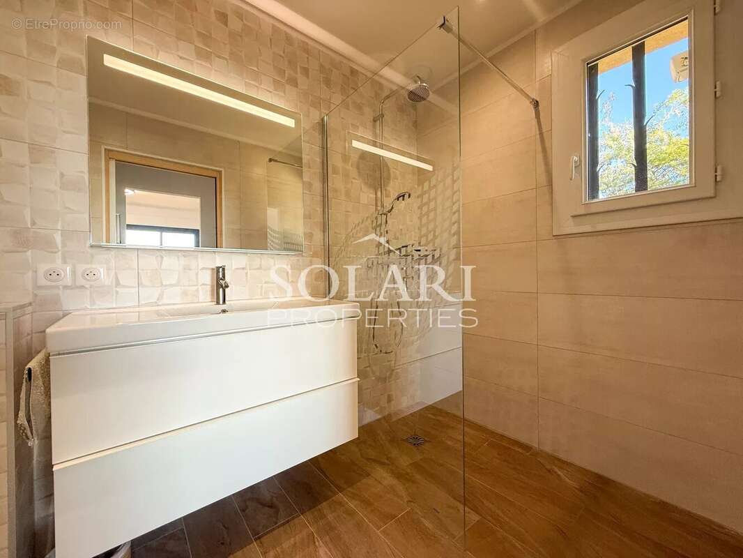 Maison à MANDELIEU-LA-NAPOULE