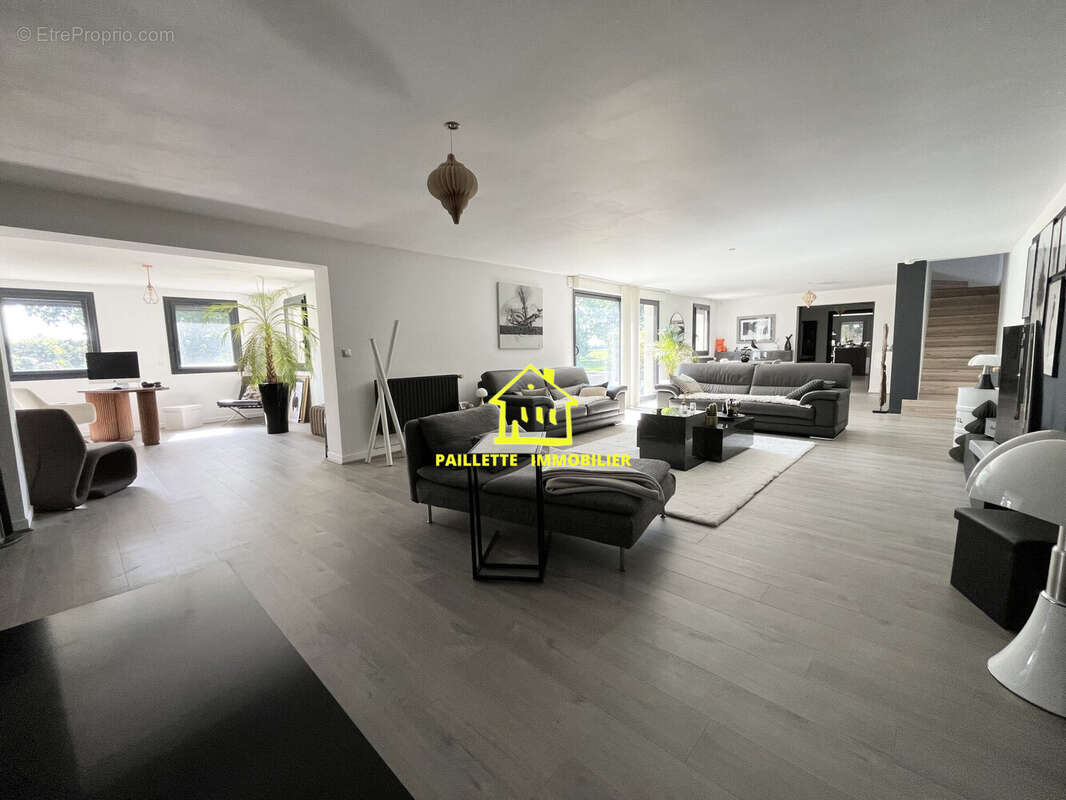 Maison 275 m² à Saint-Romain-De-Colbosc  - photo 2