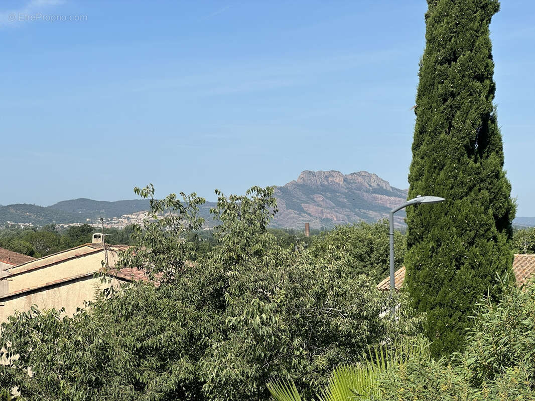 Appartement à PUGET-SUR-ARGENS
