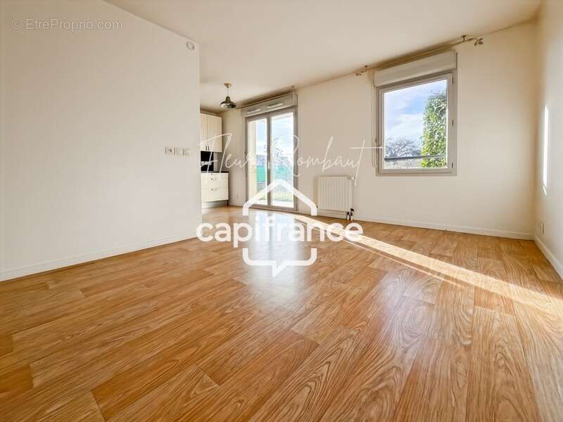 Appartement à LE MESNIL-SAINT-DENIS
