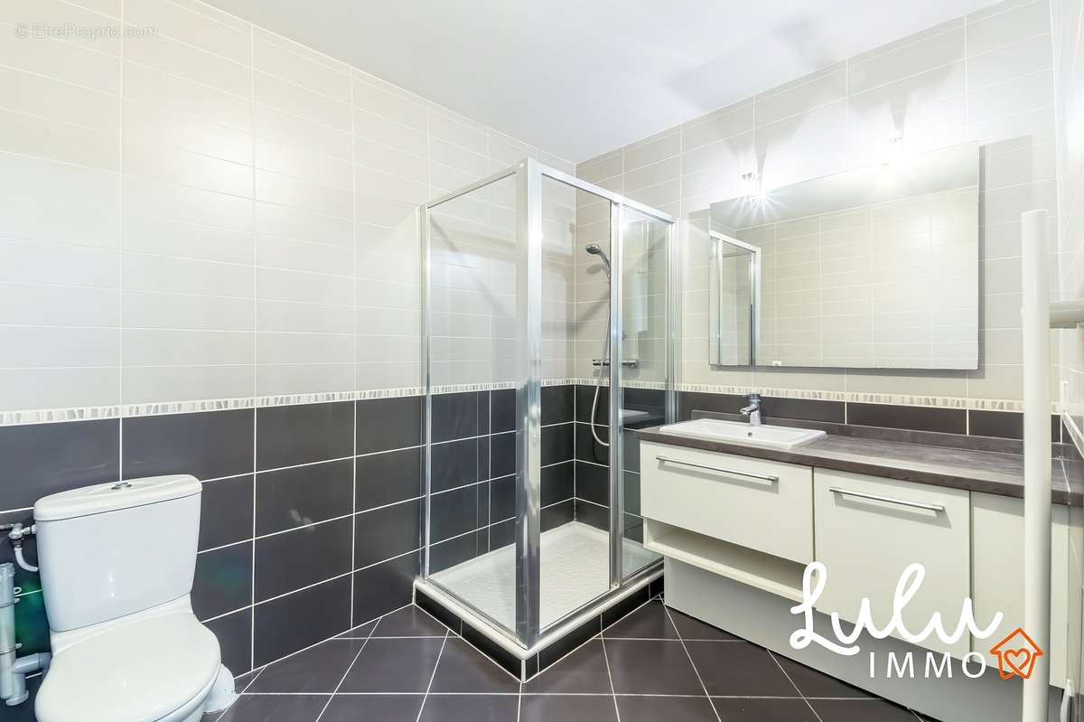 VILLEURBANNE - Appartement T2 47m2, balcon, terrasse et garage  - photo 6