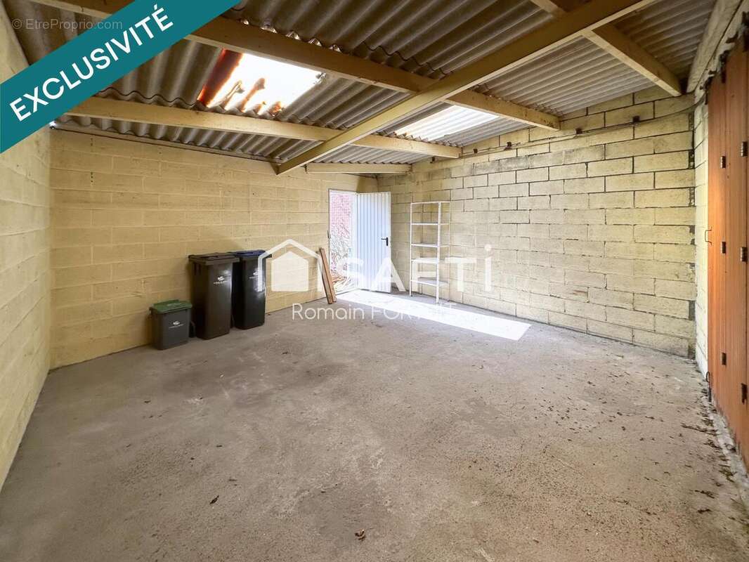 Photo 2 - Parking à RAISMES