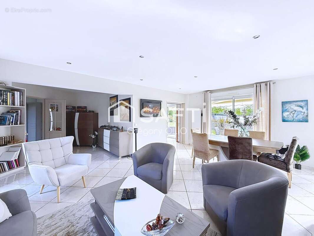 Maison 194 m² à Vieille-Eglise-En-Yvelines  - photo 2