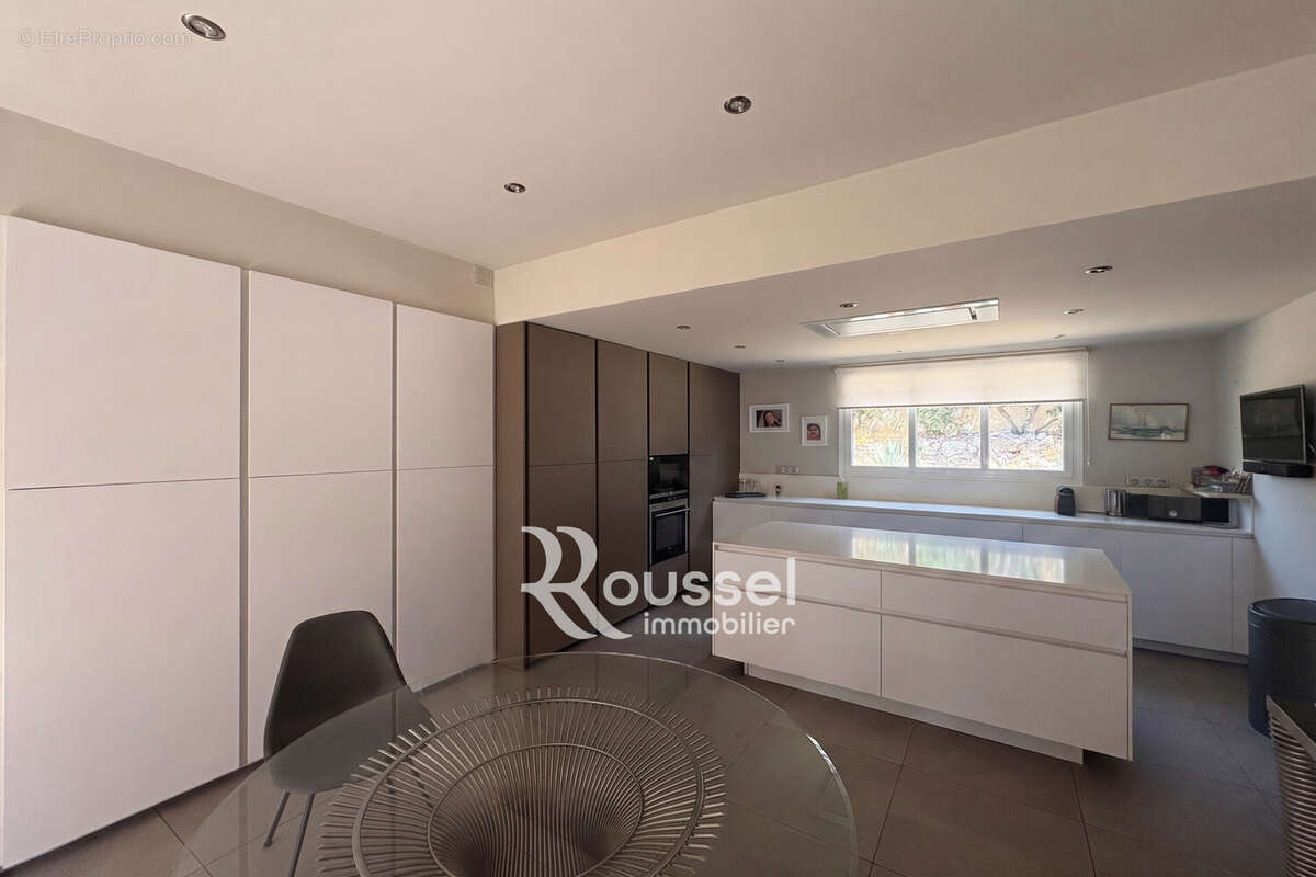 Maison 248 m² à Balaruc-Le-Vieux  - photo 6