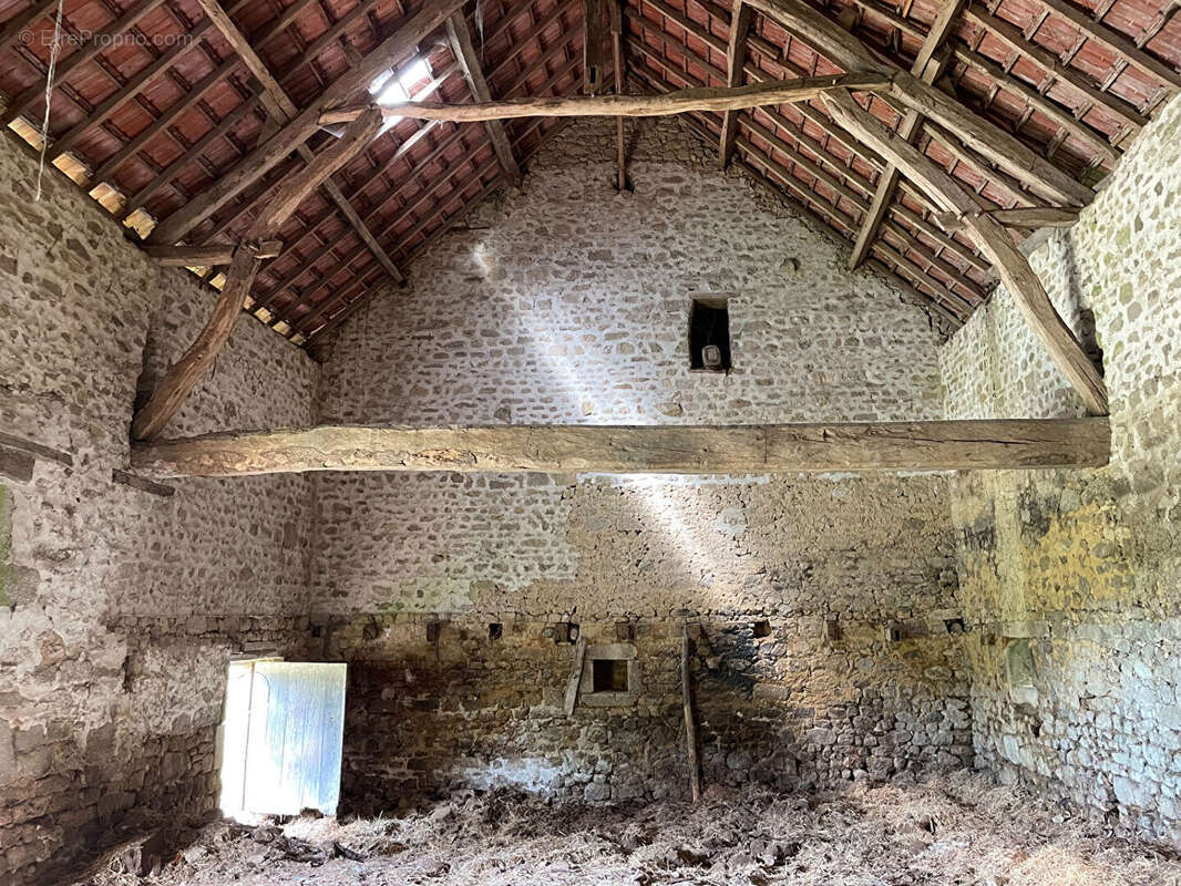 Enorme Potentiel avec cette Longère sur un terrain de 2829m2 Hameau Tranquille - photo 4