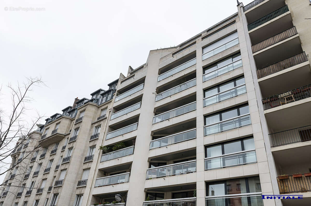 Parking à PARIS-15E