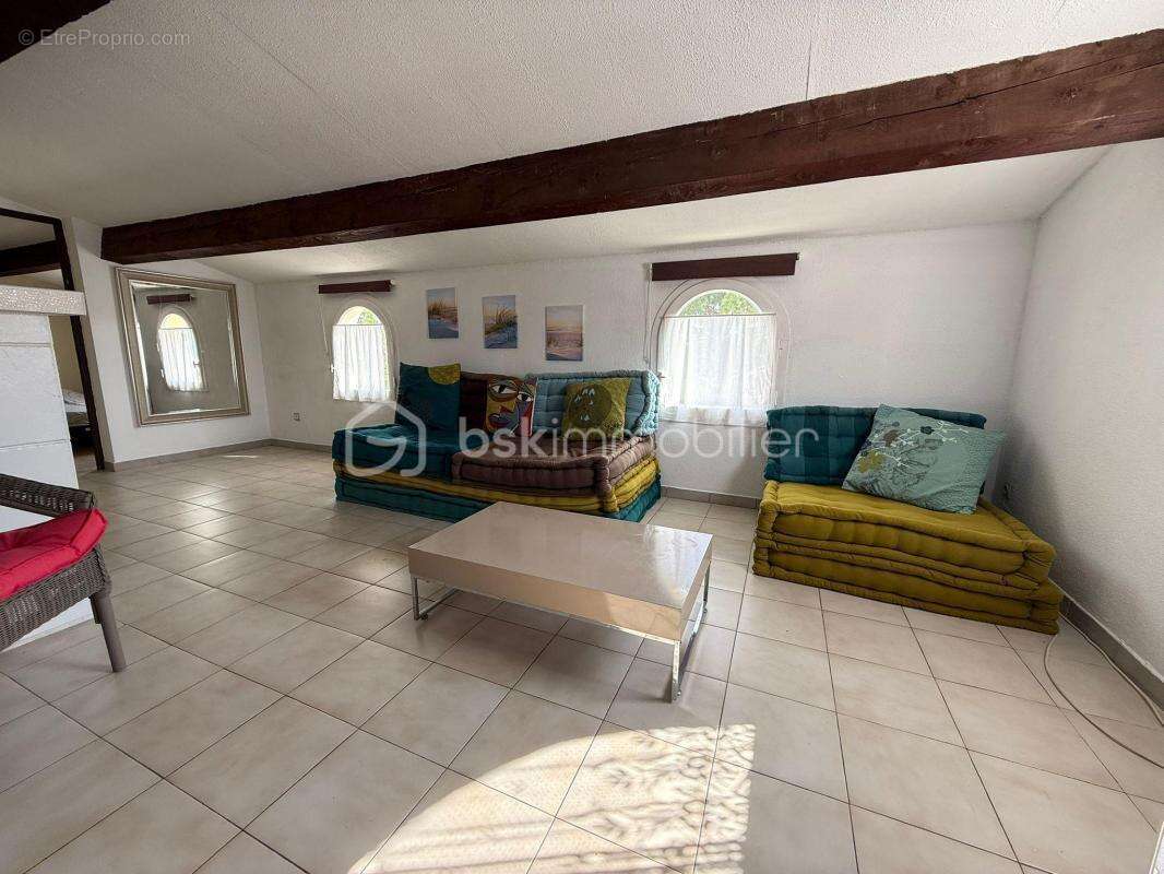 Maison à VIC-LA-GARDIOLE