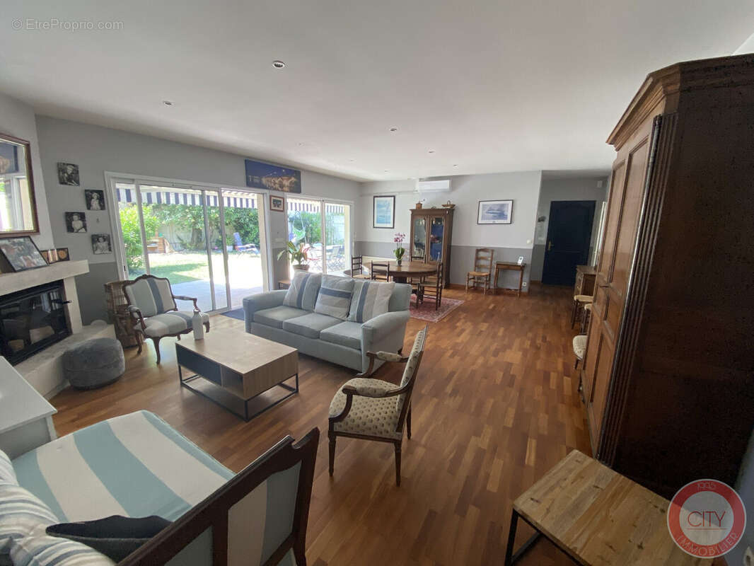 SALON AVEC CHEMINEE 47.55 M2 - Maison à BORDEAUX