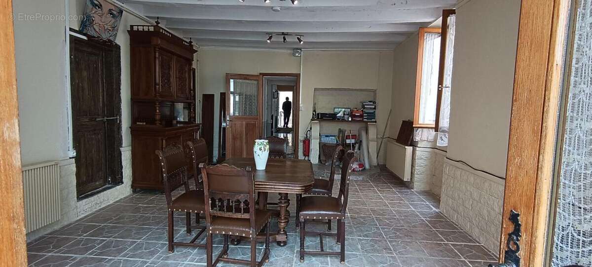 Le veurdre - maison de bourg 180 m2, studio, terrain + garage - photo 13
