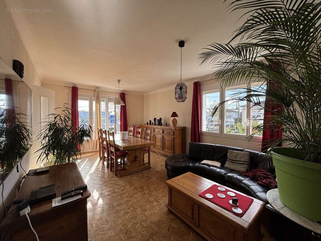 Maison à RUFFEC
