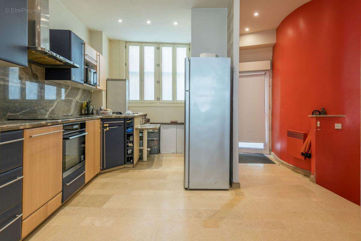 Commerce à PARIS-11E