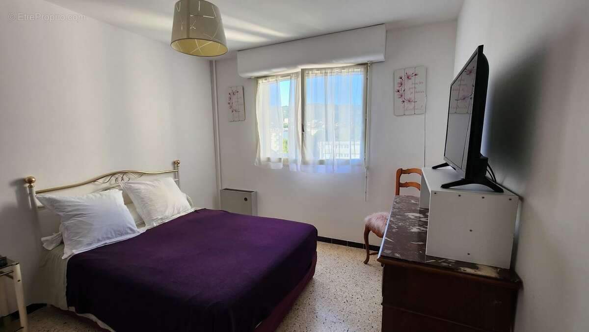 LA CIOTAT Appartement t3 - vue dégagée - calme - proche - Appartement à LA CIOTAT