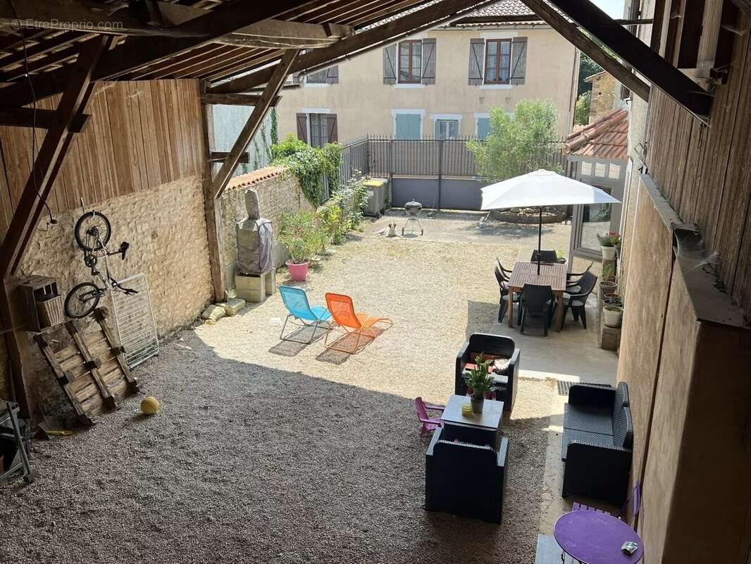 Maison à CHAMPAGNE-SAINT-HILAIRE