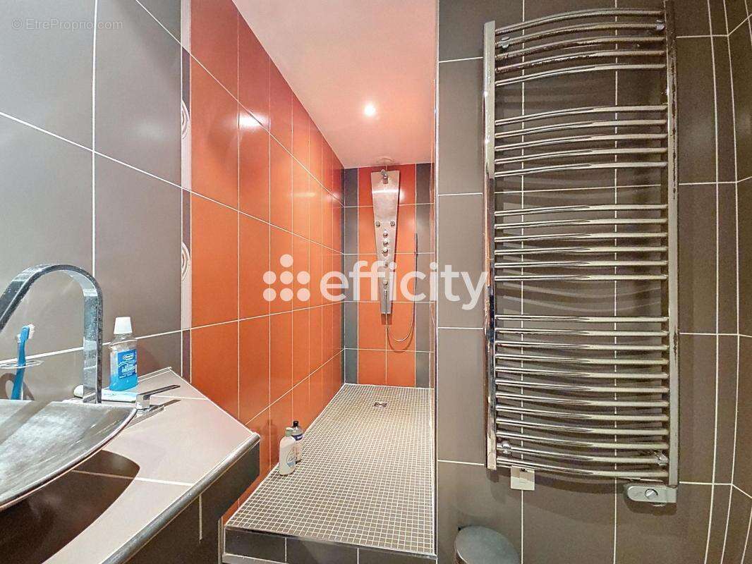 Appartement à MARSEILLE-6E