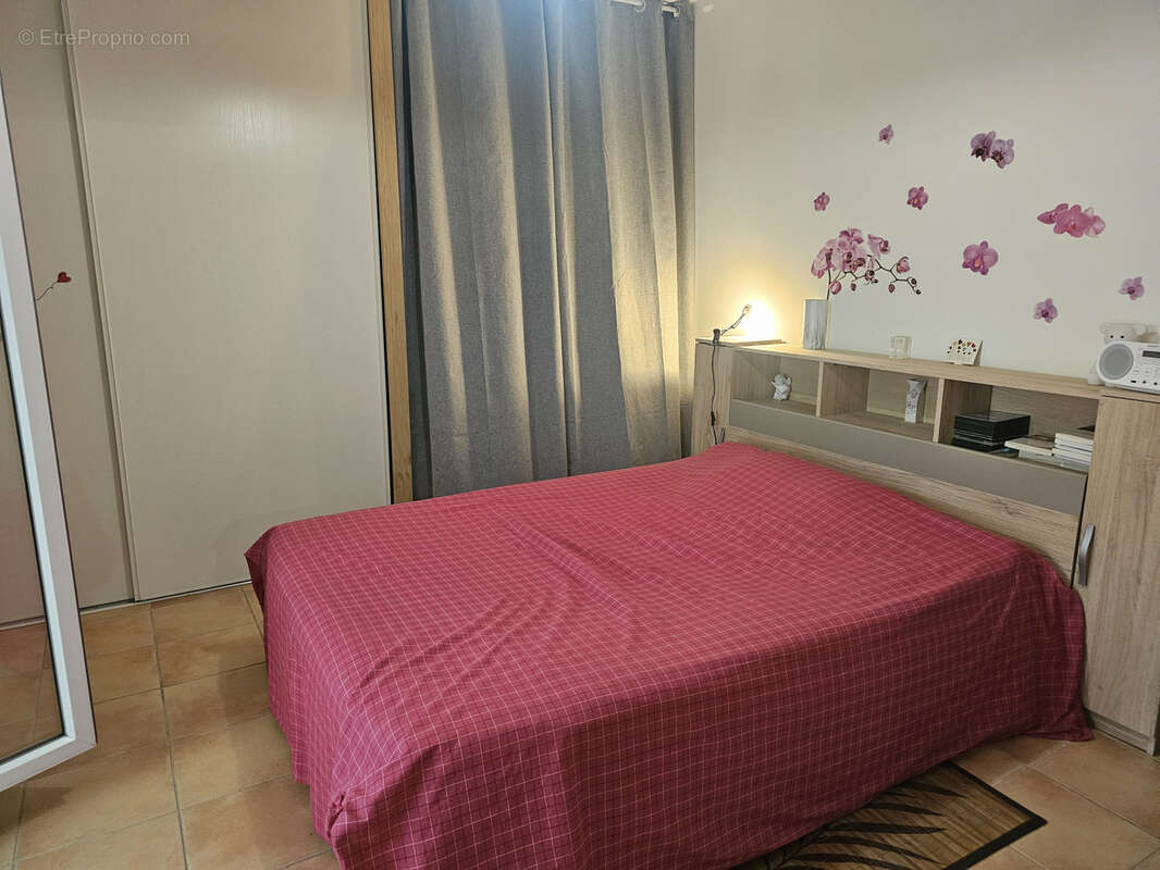 Appartement à LA ROQUE-D'ANTHERON