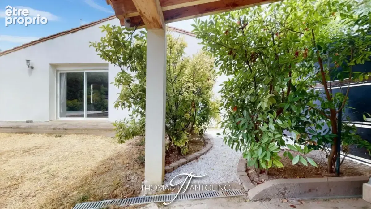En exclusivite - maison en pierre - jardin - piscine - garage - climatisation - faible taxe foncière - photo 10