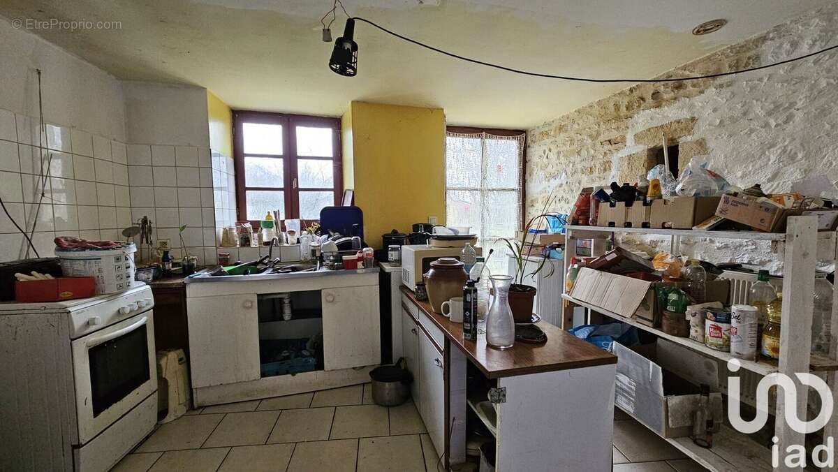 Maison 103 m² à Les Adjots  - photo 3