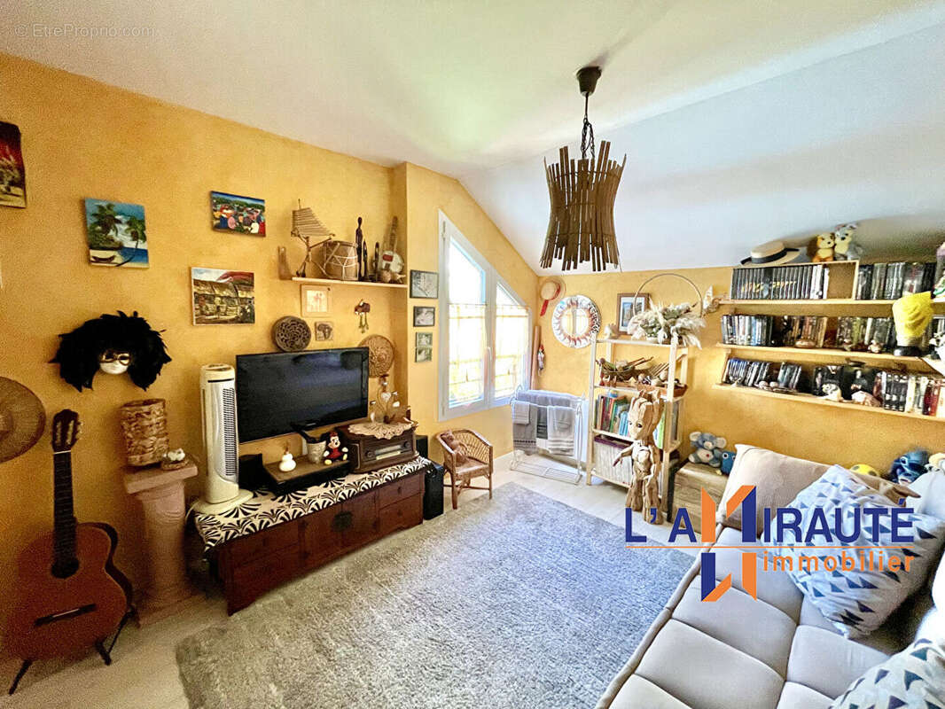 Appartement à HOUILLES