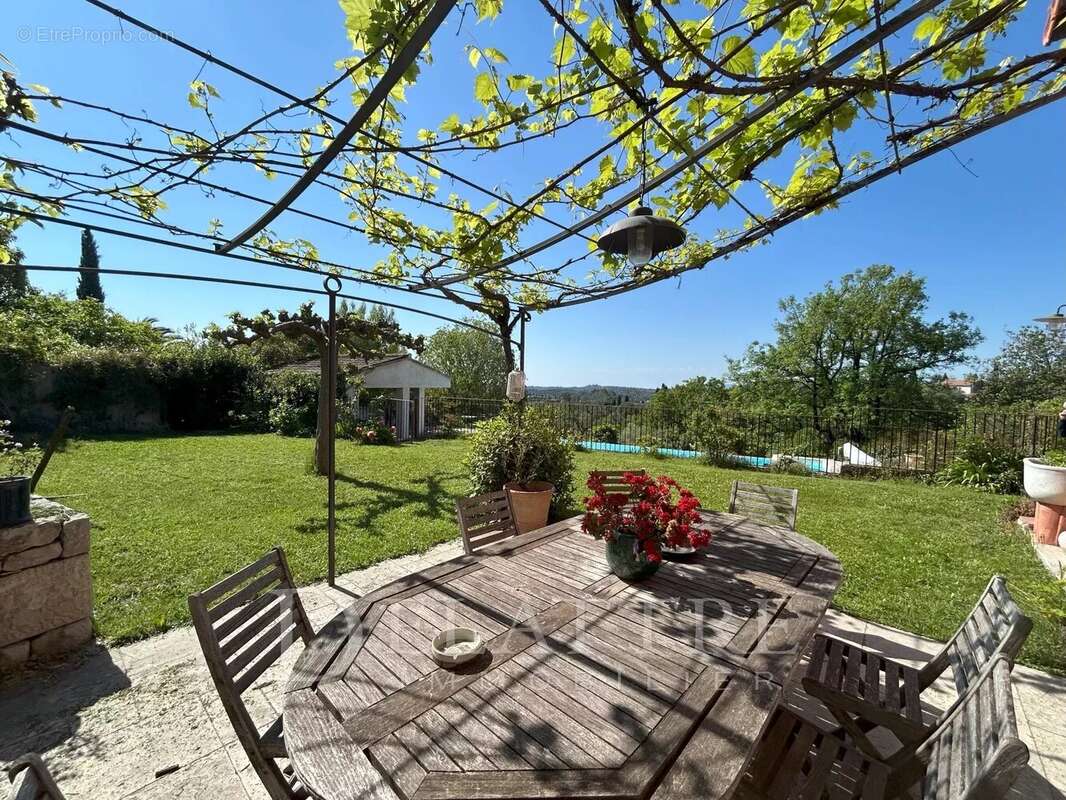 Maison à CHATEAUNEUF-GRASSE