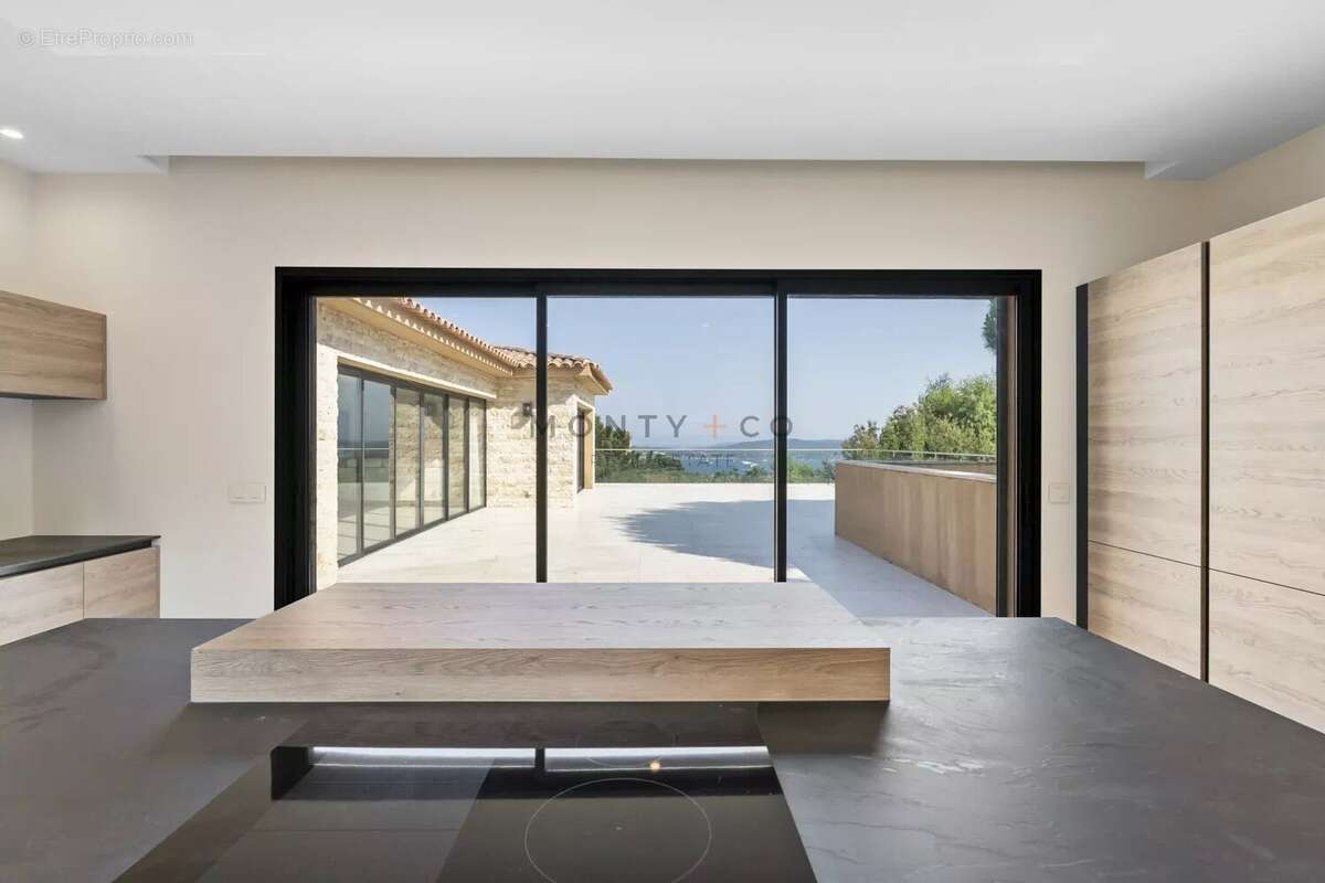 Villa contemporaine avec vue mer à vendre dans le domaine privé de Beauvallon Bartole, Grimaud - photo 8