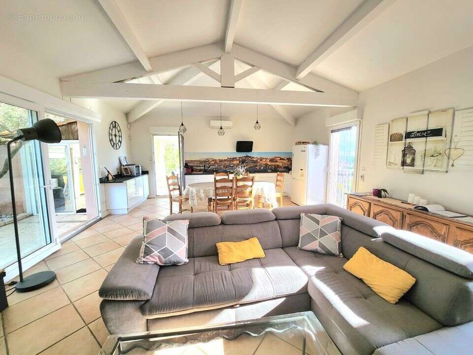 CHATEAU GOMBERT / MAISON D'HOTES 242 M² HABITABLE / - Maison à MARSEILLE-13E