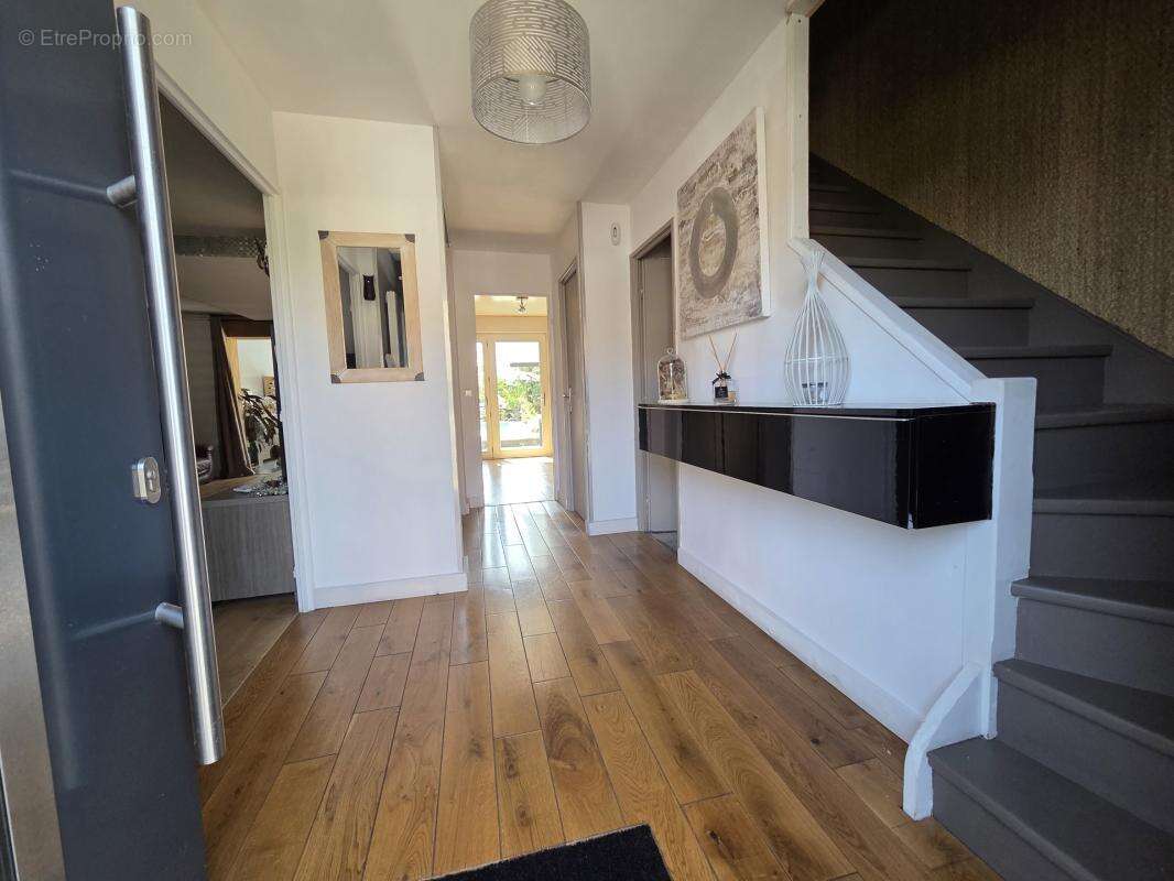 Superbe maison renovee offrant 132m² sur 495m² ac piscine !! - photo 22