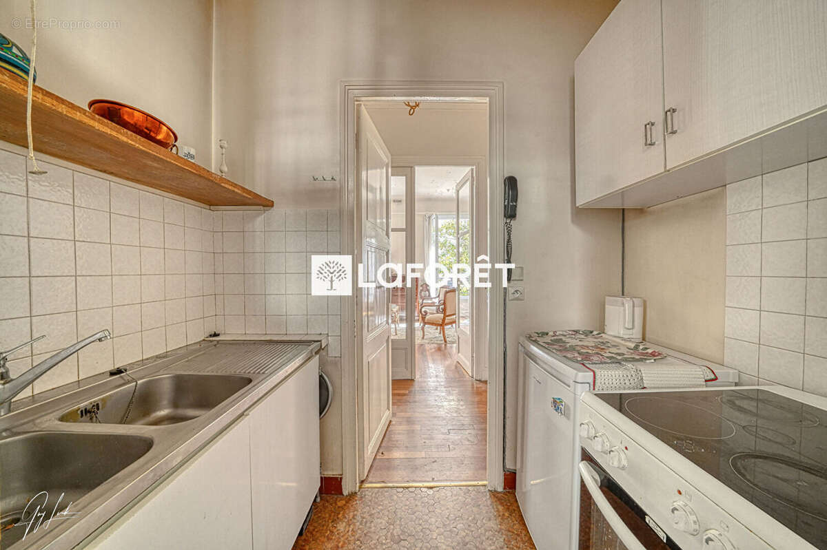 Appartement à PARIS-16E