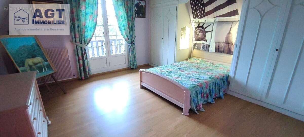 Maison à LE MONT-SAINT-ADRIEN