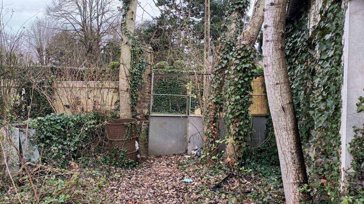 Terrain à NEUILLY-EN-THELLE