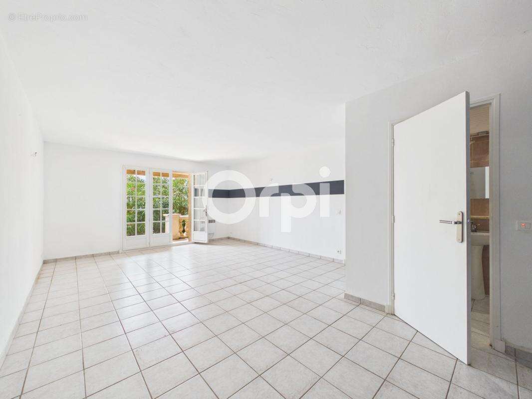 Villa individuelle a rafraichir - habitation + dependance + garage + annexes - vue imprenable - piscine a renover - terrain clos - photo 20
