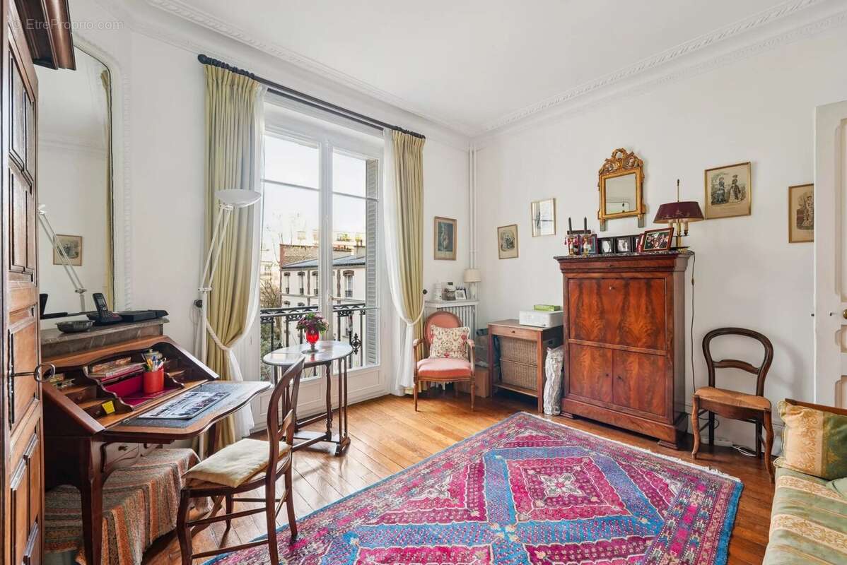 Appartement à NEUILLY-SUR-SEINE