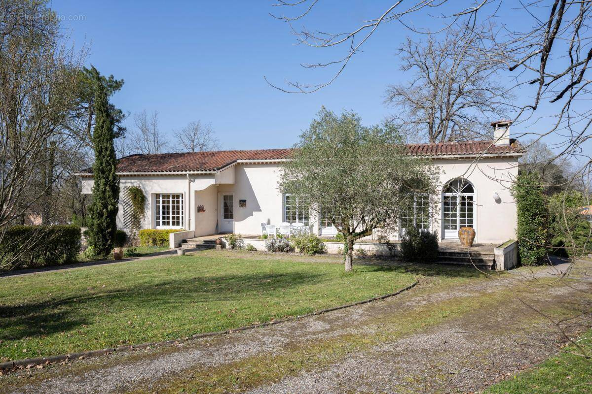 Maison à SAINT-PIERRE-DU-MONT