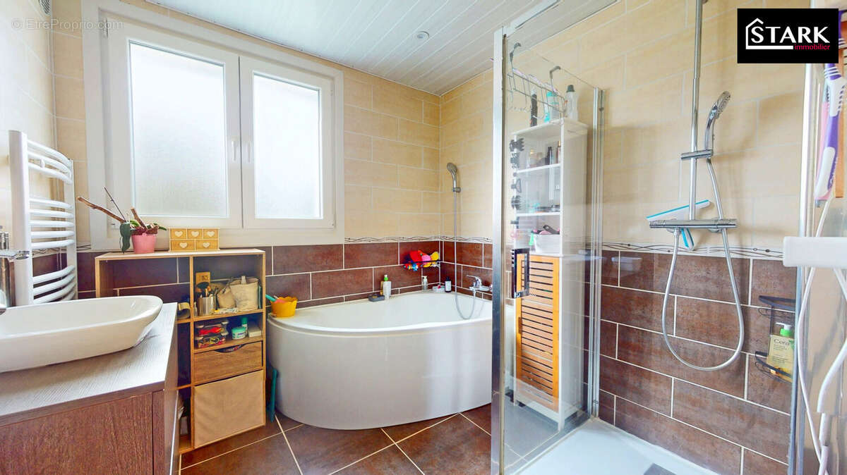 Maison à CLAIREGOUTTE