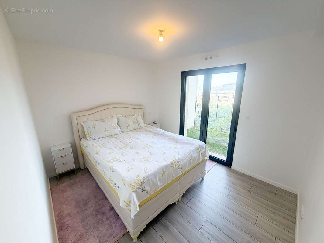 Maison à LES MARTRES-DE-VEYRE