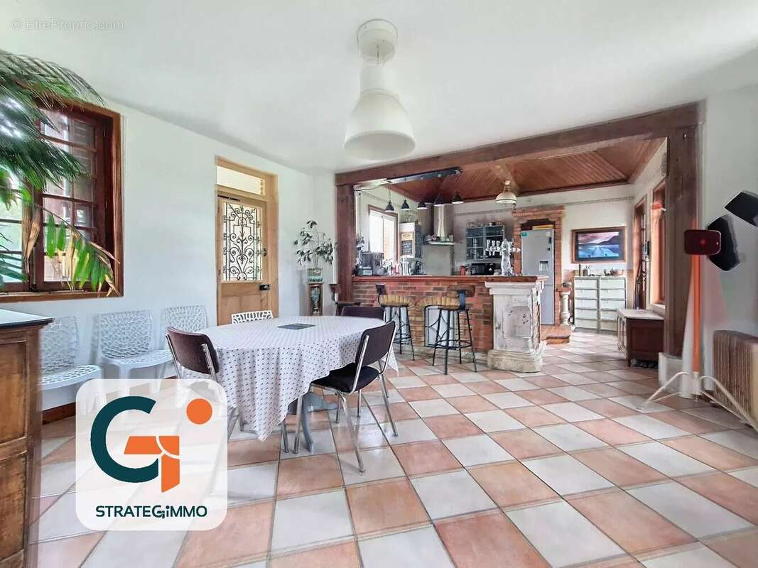 Maison à SAINT-OUEN-DE-THOUBERVILLE