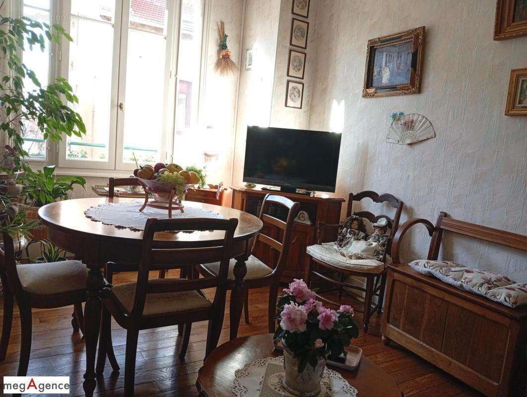 Appartement Vichy, 2 chambres 66 m² garage, cave - photo 2