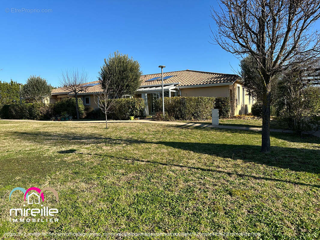 Maison à JONQUIERES-SAINT-VINCENT