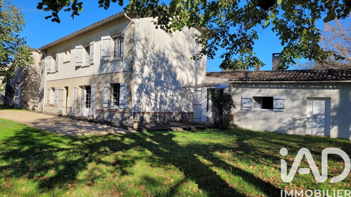 Maison 185 m² à Coutras  - photo 3