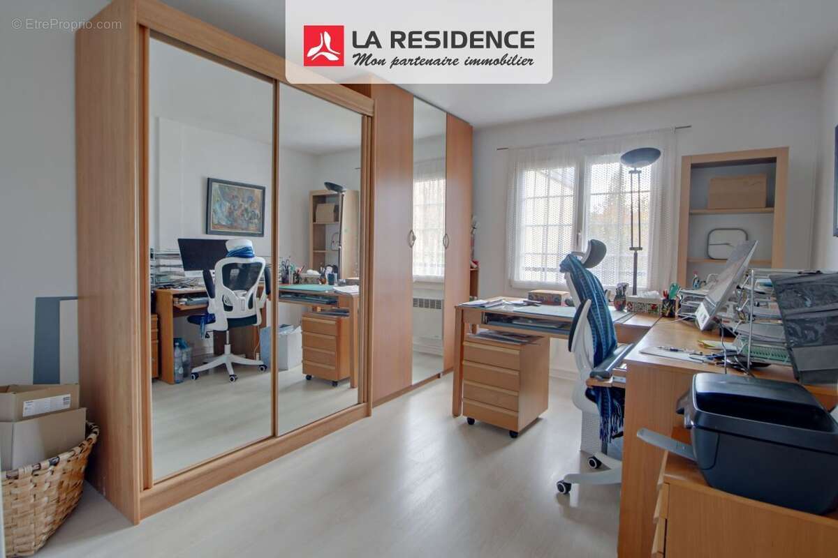 Maison à LES CLAYES-SOUS-BOIS