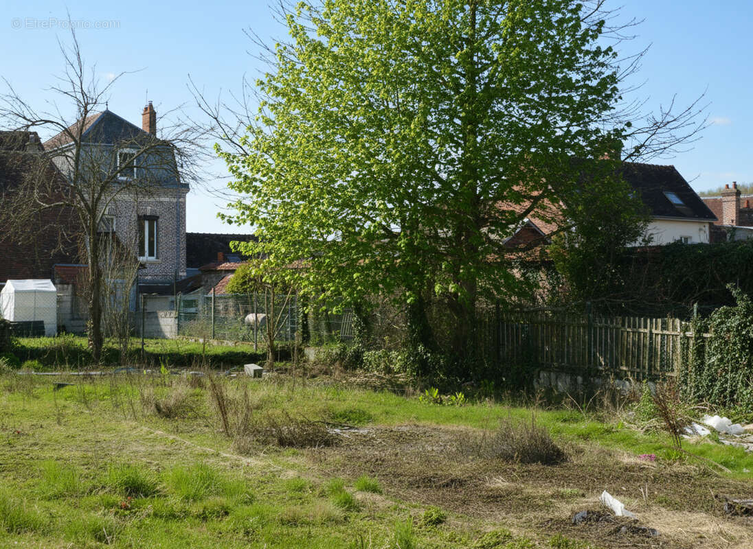 Terrain à GOINCOURT