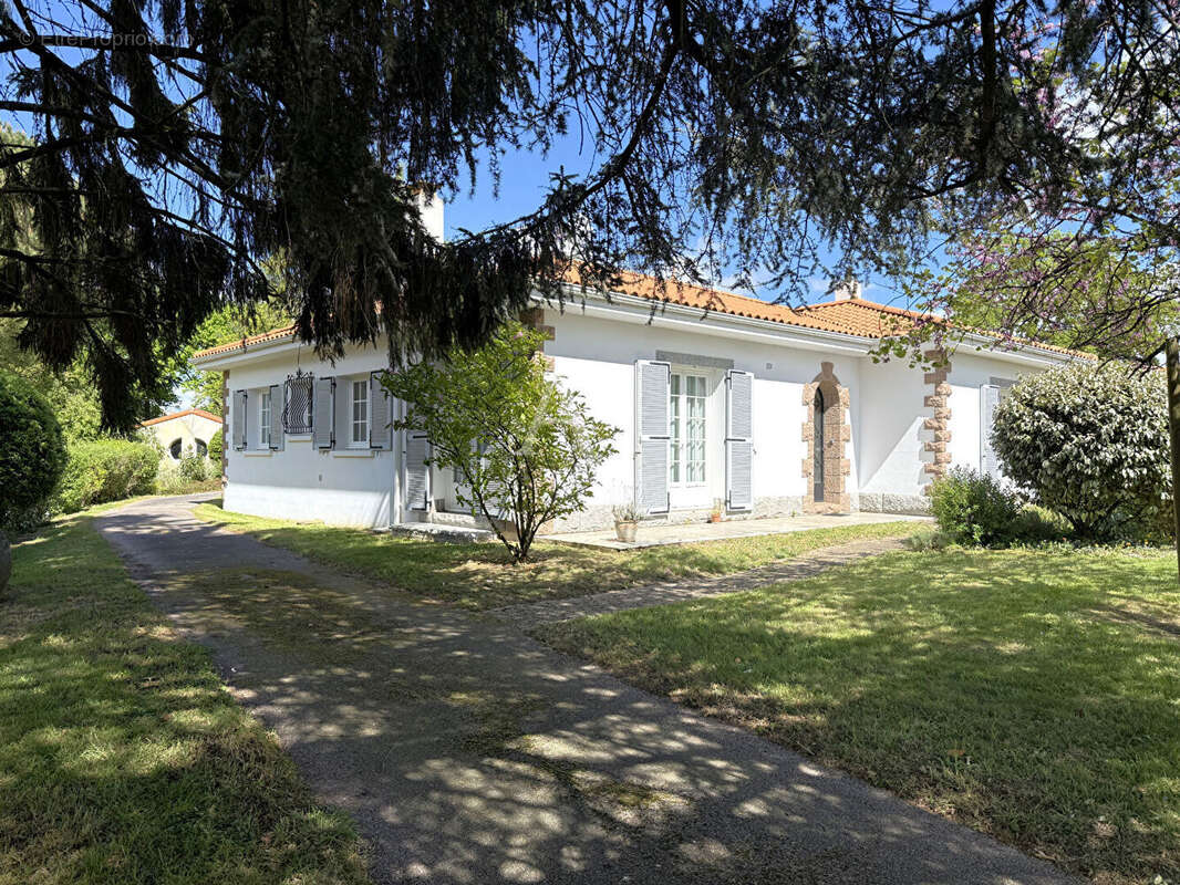Maison à SAINT-GEORGES-DE-POINTINDOUX