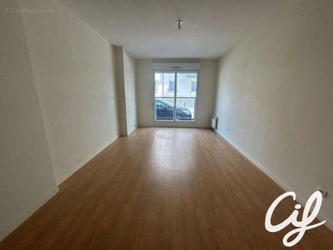 Appartement T3 NANTES Champ de Mars - 61.25 m2  220 000 Euros - photo 2