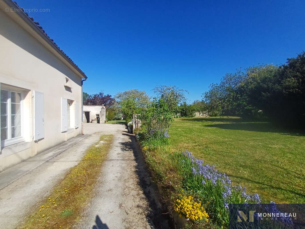 Maison à BAIGNES-SAINTE-RADEGONDE