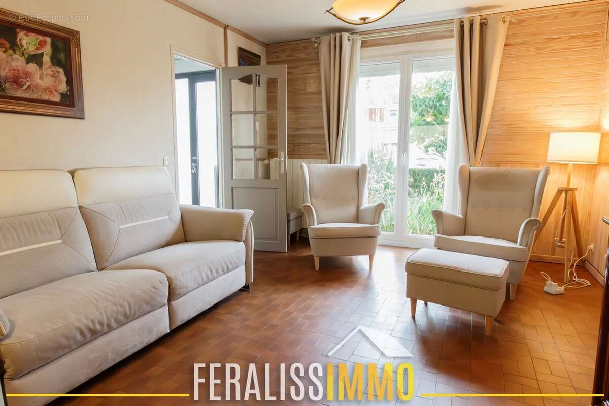 Maison à MEZY-SUR-SEINE